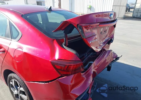 2019 Kia Forte Lxs z USA, uszkodzony, nr VIN 3KPF24AD8KE081756
